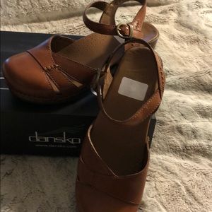 Dansko clogs size 9 never worn